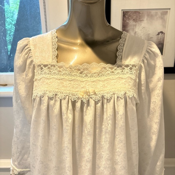 Christian Dior Lingerie NIGHTGOWN Lounging  Underwear Vintage White Size Medium - Picture 2 of 10